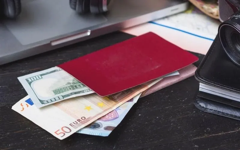 Dlaczego bank pyta skąd masz pieniądze? Oto, co musisz wiedzieć
