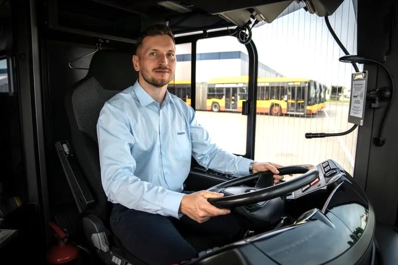 Ile zarabia kierowca krajowy busa w 2026 roku? Sprawdź trendy i wynagrodzenia!