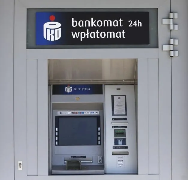 Kiedy pieniądze na koncie po wpłacie w wpłatomacie PKO? Sprawdź!