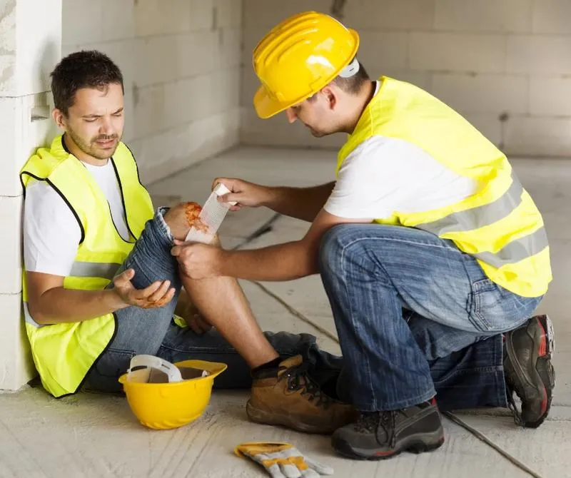 Kto odpowiada za składki na ubezpieczenie wypadkowe? Sprawdź to!