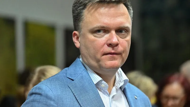 Zaskakujące fakty: Ile zarabia Szymon Hołownia w 2023 roku?