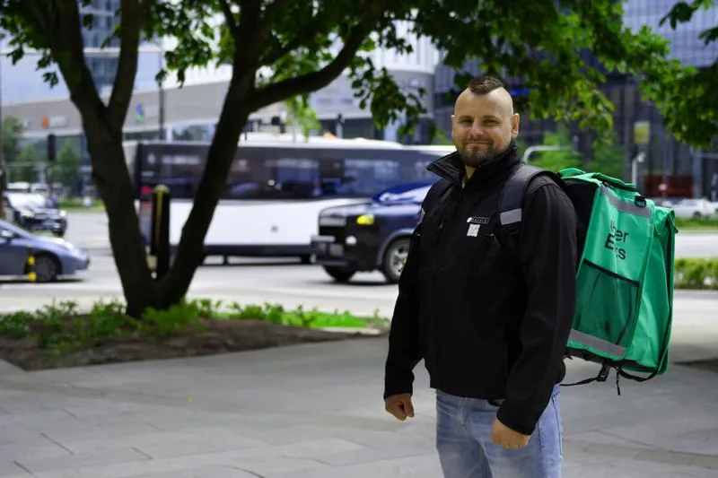Dostawca Uber Eats