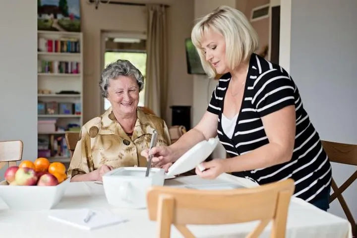 Porównanie zarobków opiekunek w Europie
